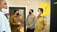 Pj. Gubernur Aceh Bersama Kapolda Aceh Jenguk Abu Tumin Yang Dirawat di RSU ZA