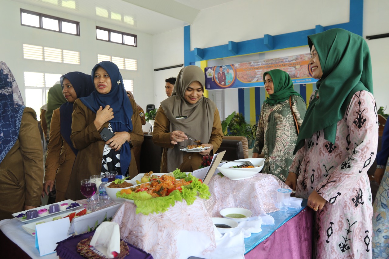 Pj Ketua Tp Pkk Lhokseumawe Rosnelly, Skm Hadiri Lomba Masak Serba Ikan