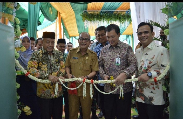 Dirut Bank Aceh Resmikan Kantor Capem Tualang Cut