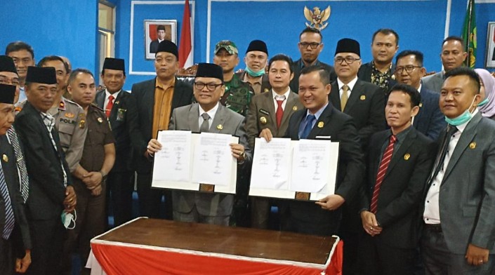 RAPAT PARIPURNA LAPORAN BANGGAR RKUPA RPPAS EMPATL LAWANG TAHUN 2022