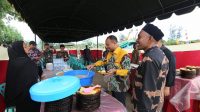 Penjabat (Pj) Walikota Lhokseumawe, Dr. Drs. Imran, MSi, MA.Cd menghadiri acara Khanduri Laot di Kuala Ujong Blang Kecamatan Banda sakti, Lhokseumawekamis (15/9/2022).
