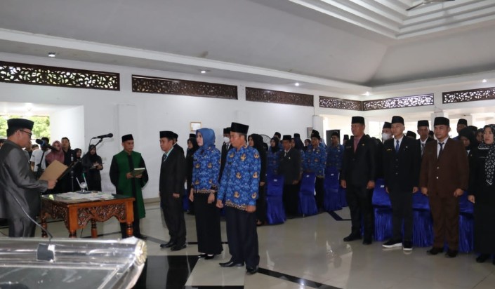 Bupati Lantik Pejabat Administrator, Pengawas Dan Kepsek