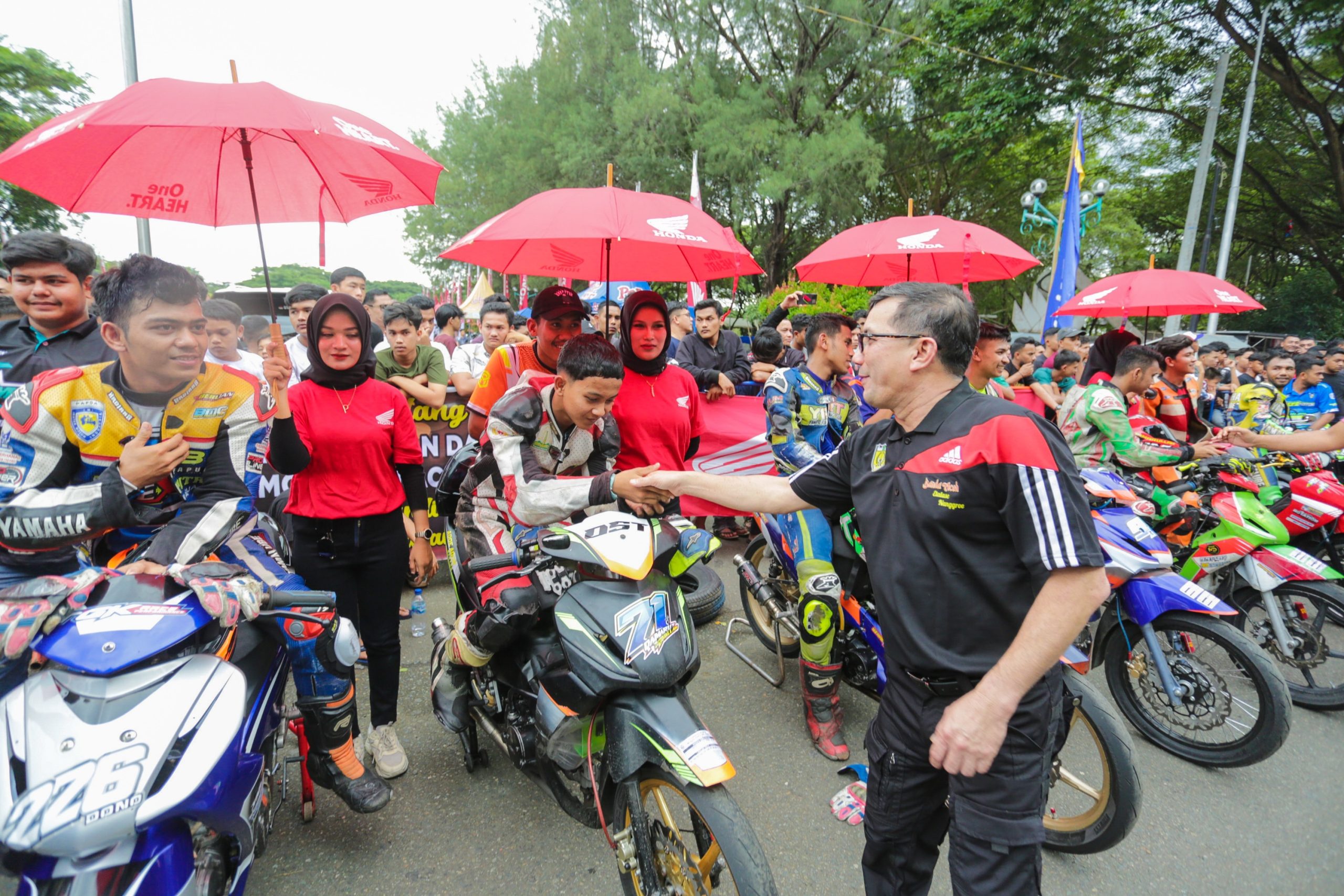 Buka Kejurda Balap Motor IMI, Bakri Siddiq Kibarkan Bendera Start