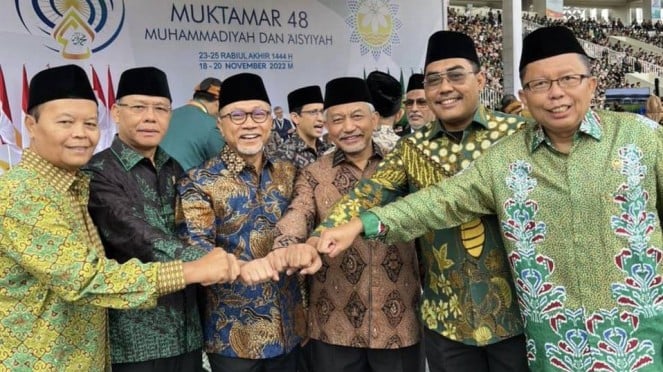 Momen Akrab Zulhas dan Ganjar Berswafoto saat Jumpa di Muktamar Muhammadiyah