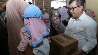 Bakri Siddiq Antar Bantuan untuk Anak Penderita Stunting