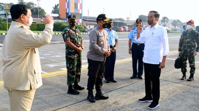 Soal Pemimpin Ideal, Jokowi Cek Rambut Putih dan Kerutan di Wajah Prabowo