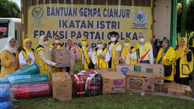 Bawa Bantuan, Para Istri Legislator Golkar Meluncur ke Cianjur