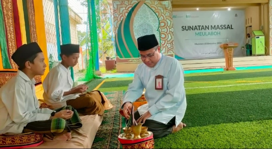 Memperingati Hari Santri, BSI Area Meulaboh Selenggarakan Sunatan Massal untuk Santri Dayah