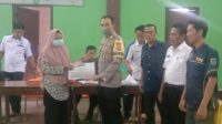 pembagian BLT DD dihadiri warga