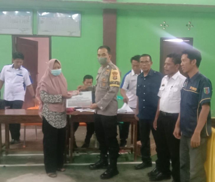 pembagian BLT DD dihadiri warga