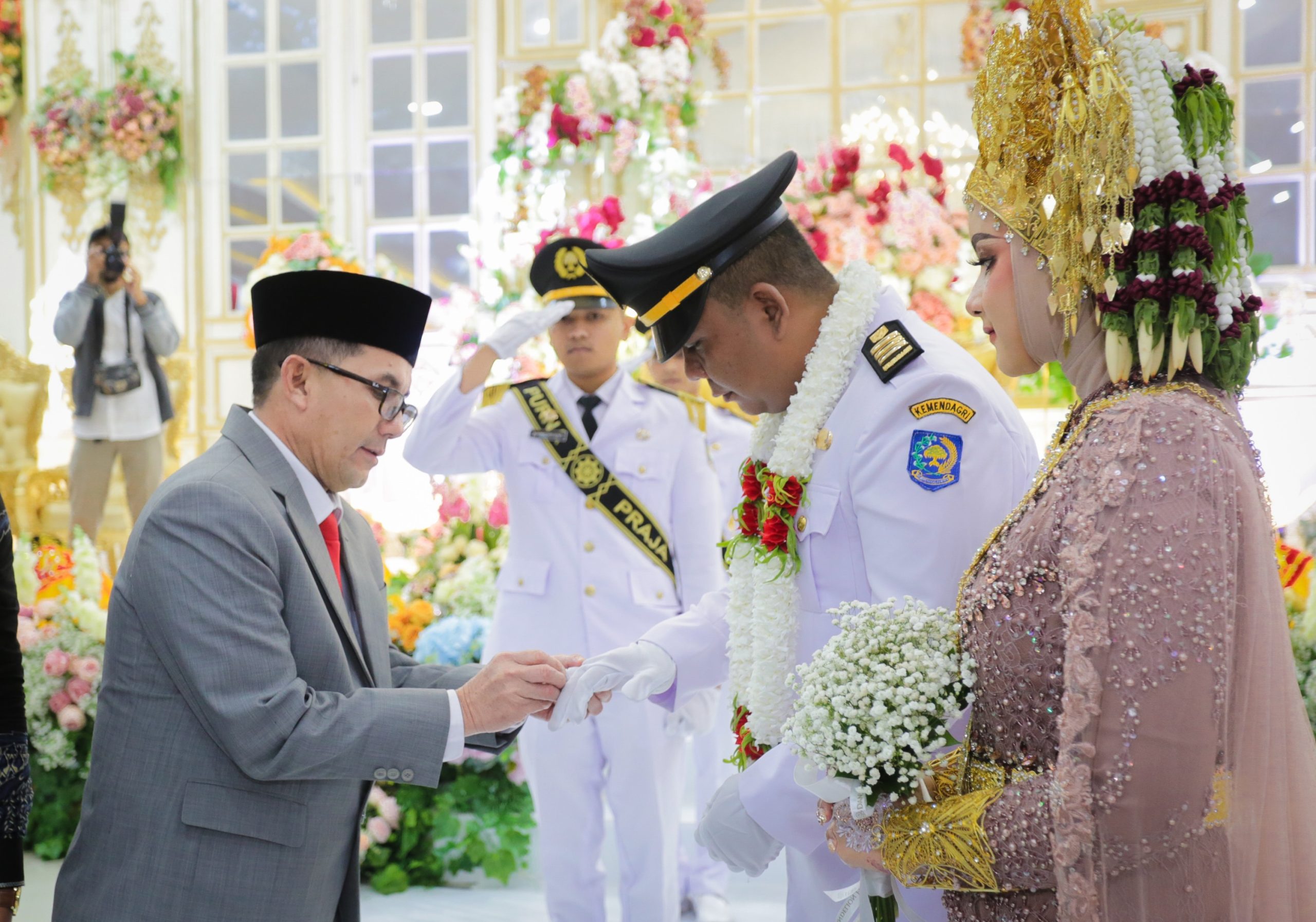 Foto: Pj Wali Kota Irup Pernikahan Purna Praja