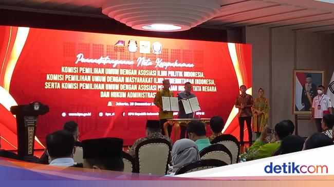 Tingkatkan Kualitas Pemilu, KPU Teken MoU dengan AIPI hingga APHTN-HAN