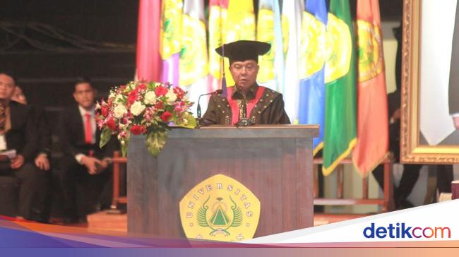 Waka DPR Sufmi Dasco Dikukuhkan Jadi Guru Besar Ilmu Hukum Universitas Pakuan