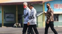 Ganjar dan Jokowi Satu Pesawat ke Solo, Singgung Pemimpin Rambut Putih?