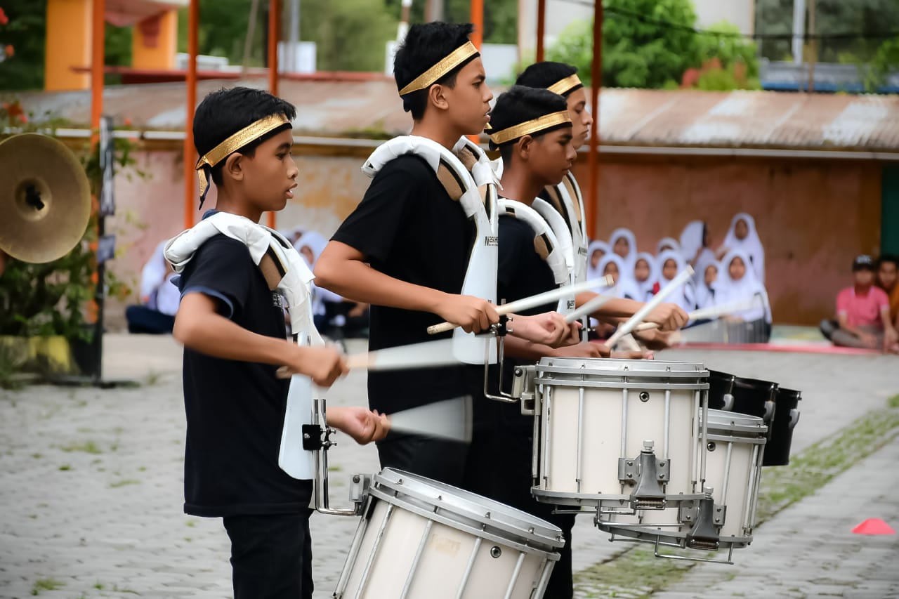 Pj Wali Kota Melewati Drum Band Gita Bahana ke Malaysia