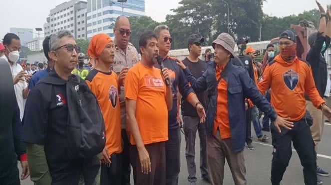 Partai Buruh Lolos Pemilu 2024, Massa Buruh Ramaikan Jalan Medan Merdeka Barat