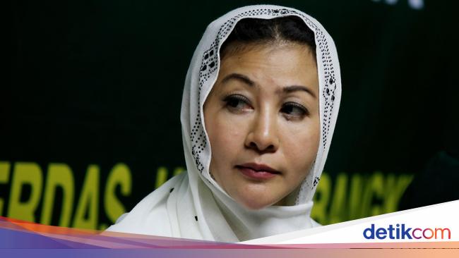 Riuh Hasnaeni 'Wanita Emas' Cerita Dugaan Ketua KPU Lakukan Asusila