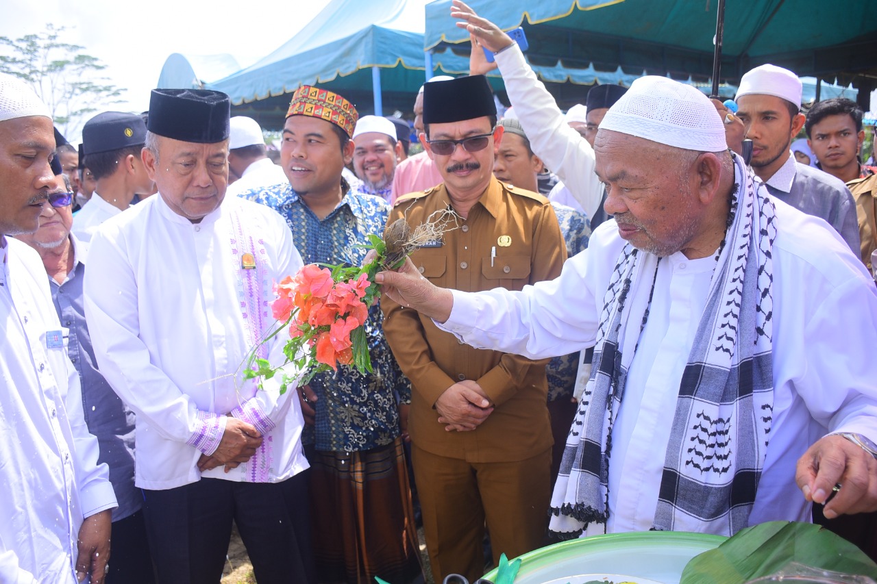 Drs. Meurah Budiman, SH, MH resmikan Dayah Bustanul Inayah