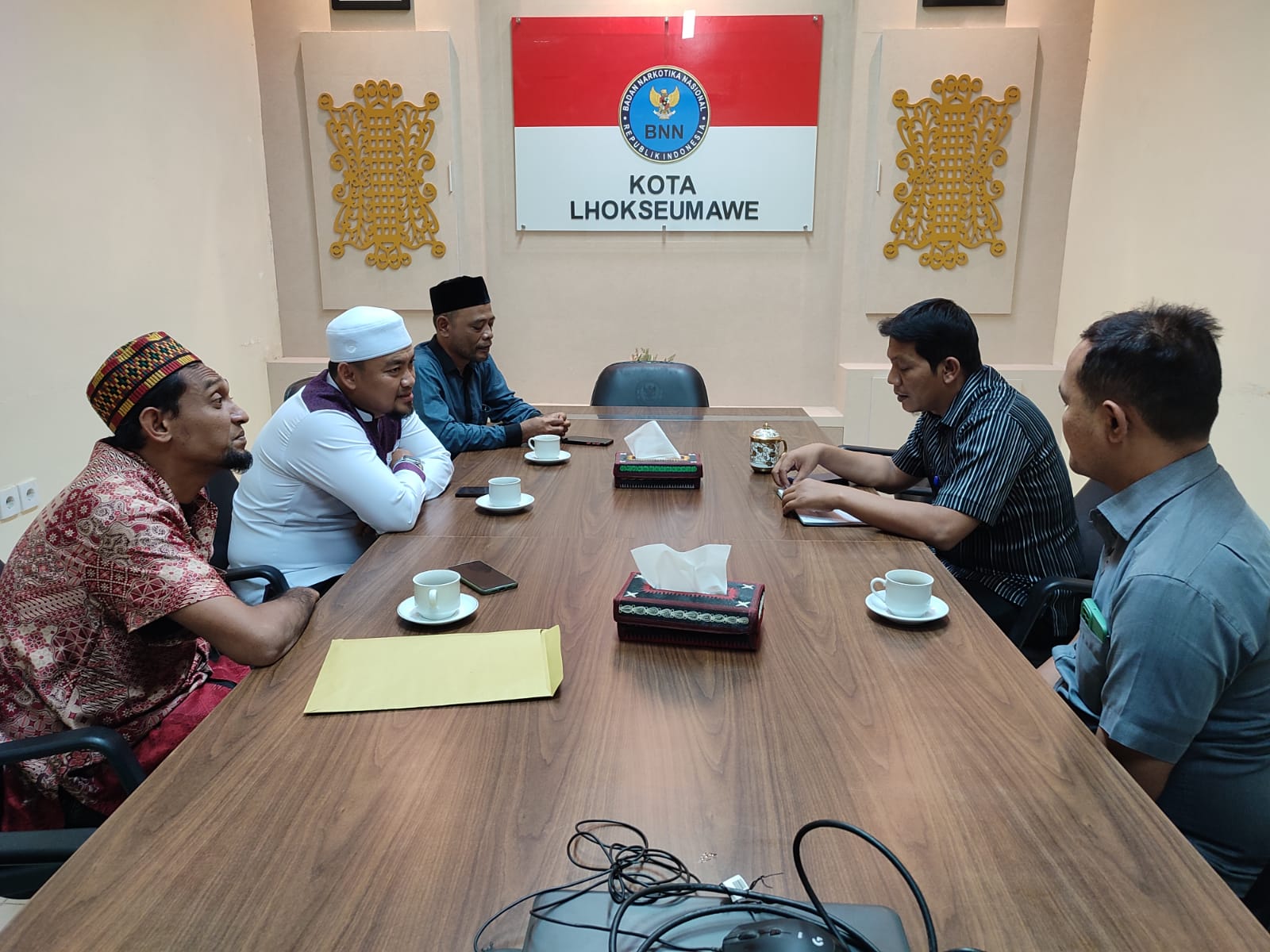 Kepala BNN Lhokseumawe Terima Audiensi Dan Jalin Kerjasama Program NGOPI Dakwah Road To Cafe Bersama Komunitas Anak Partey