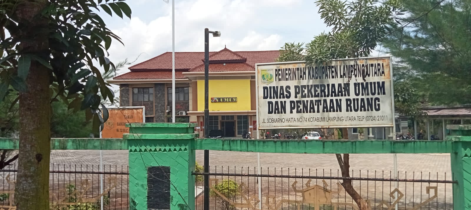 Proyek Jalan DPUPR Dikerjakan Cv RR Brother Mulai Rusak, Warga Minta APH Lirik