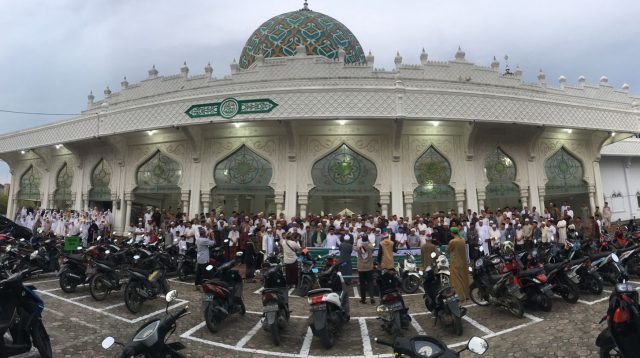 Ratusan Jamaah Shubuh Lhokseumawe Melakukan Orasi Mengutuk Politikus Swedia Rasmus Paludan Pembakar Al Quran