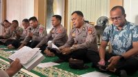 Personil Polres Pidie melaksanakan Yasinan di Mushalla Ar-Rahim