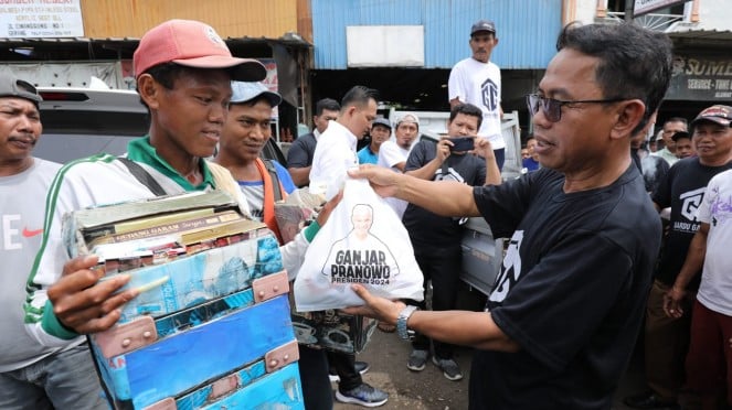 Demi Wujudkan Ganjar Presiden 2024, Relawan Sebar Ribuan Paket Sembako