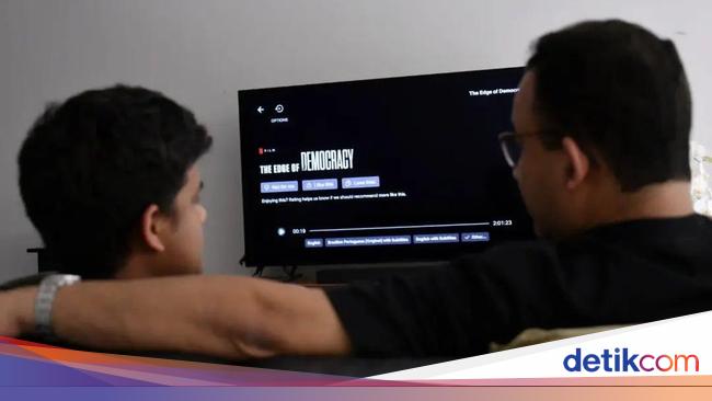 Anies Nonton Dokumenter Ini, Teringat Pelemahan Demokrasi 'Kuasai Wasit'