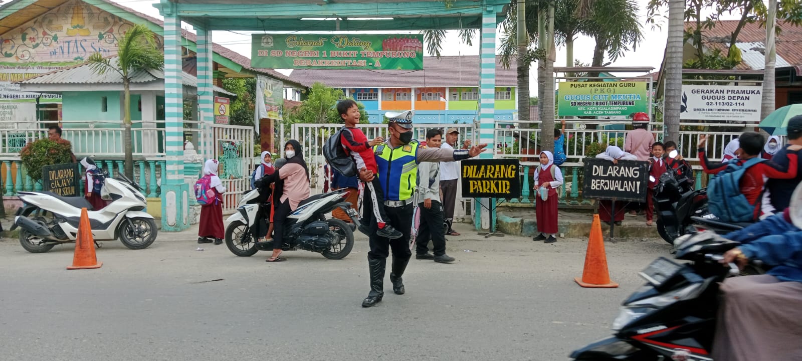 Sat Lantas Polres Aceh Tamiang Laksanakan Gatur Lalin Di Zona Aman Sekolah