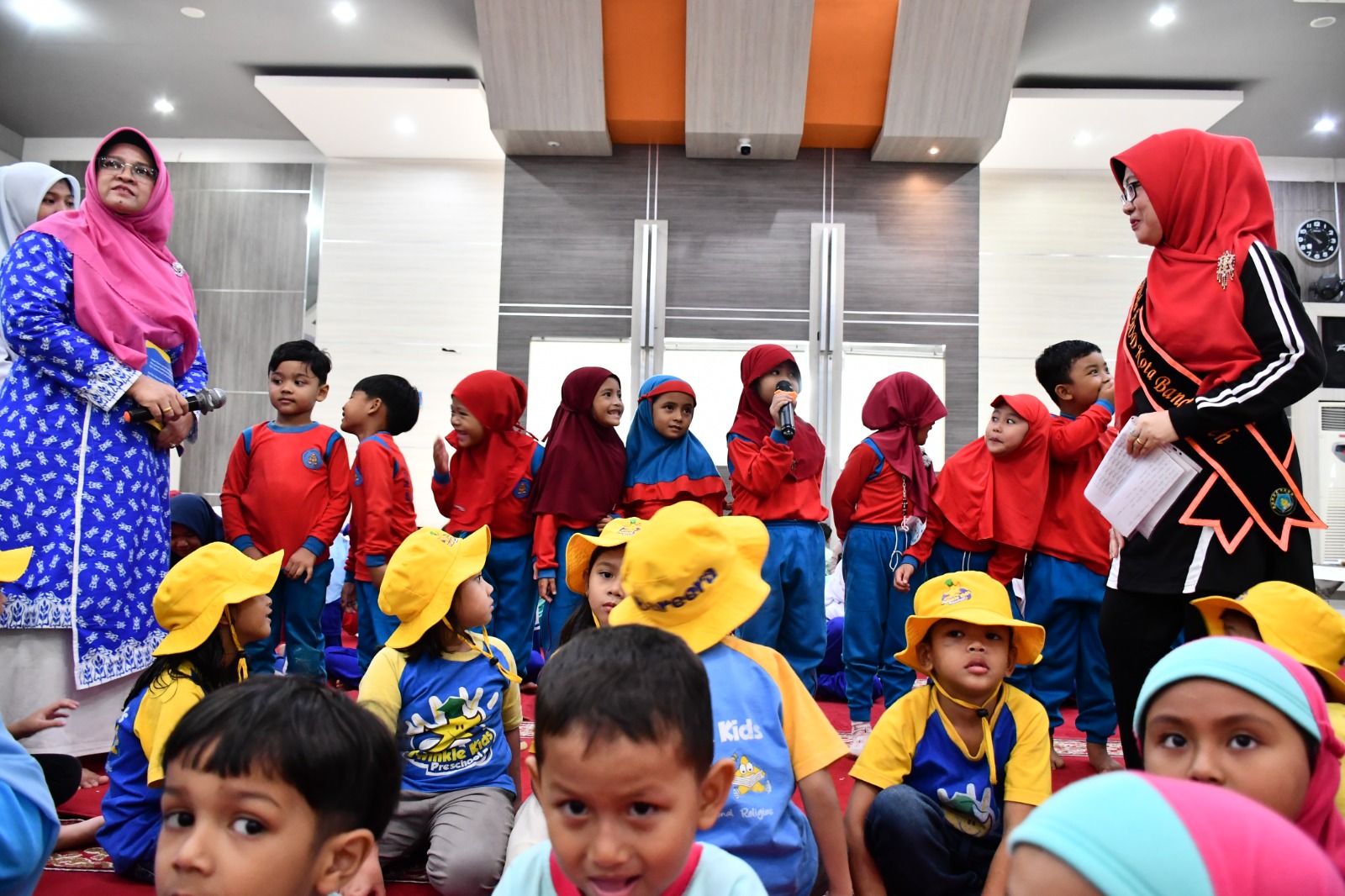 Sri Dewi Kurnilawati Motivasi Anak PAUD Gemar Makan Ikan