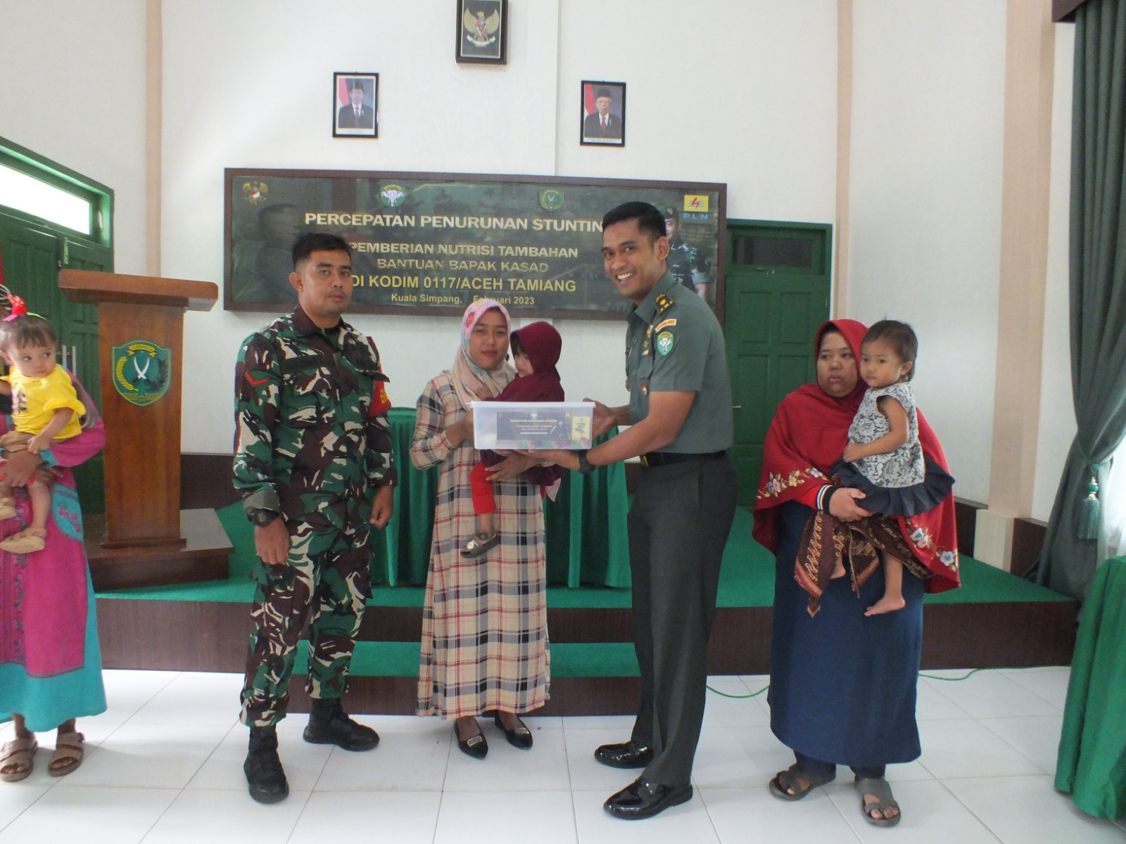 Kodim 0117/Aceh Tamiang Salurkan Bantuan Nutrisi Dari KASAD Untuk Anak Stunting 