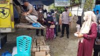 Babinsa Koramil 05/Tamiang Hulu Dampingi Kegiatan Operasi Pasar Murah KOPERINDAK Aceh Tamiang