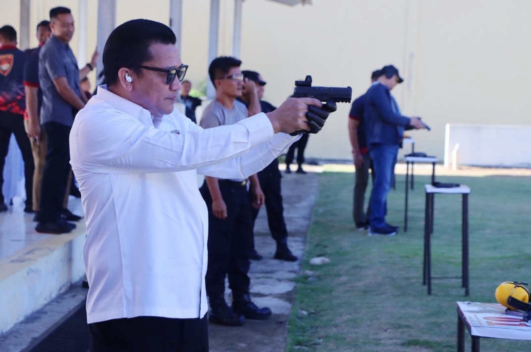 Di Hari Libur Nasional, Pejabat Polda Aceh Gelar Latihan Menembak