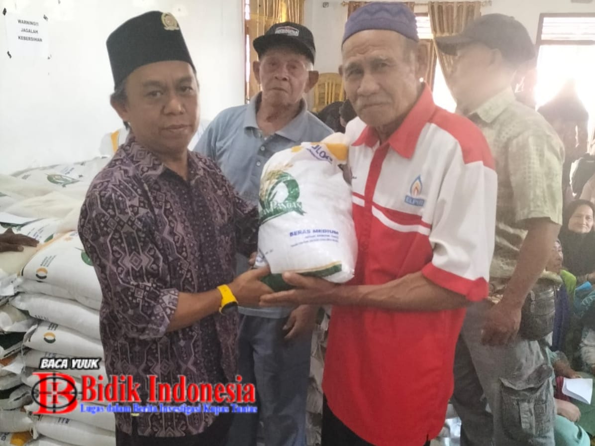 Pemdes Sindang Agung Bagikan Bantuan Beras Kepada 470 KPM