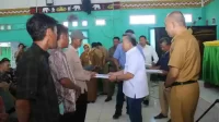 Wujud Bangun Bidang Pertanian Bupati Serahkan Alat Pertanian