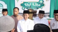 Pejabat Pemkab Lampura Sholat Eid Adha di Halaman Kantor, Bupati : Selamat Hari Raya Kurban