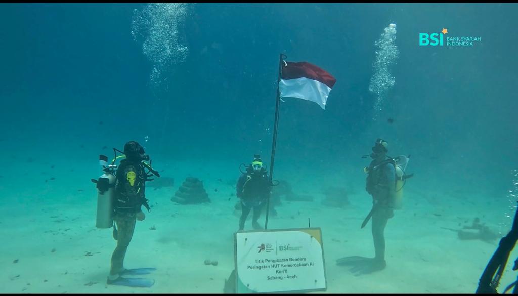 Sang Saka Merah Putih berkibar di Dasar Laut Pulau Rubiah