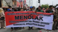 Warga demo DPRK tolak perpanjang jabatan Pj Bupati Aceh Barat