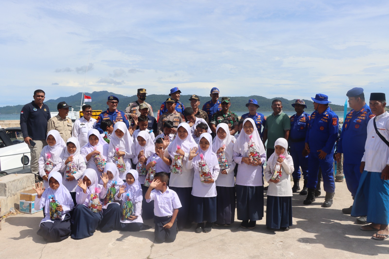 Ditpolairud dan Biddokkes Polda Aceh Gelar Bakti Sosial di Pulo Aceh