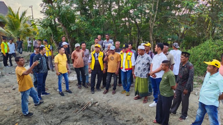 Pastikan Pembangunan Jembatan  Berjalan Baik, Anggota DPRI-RI ini Langsung Kelokasi