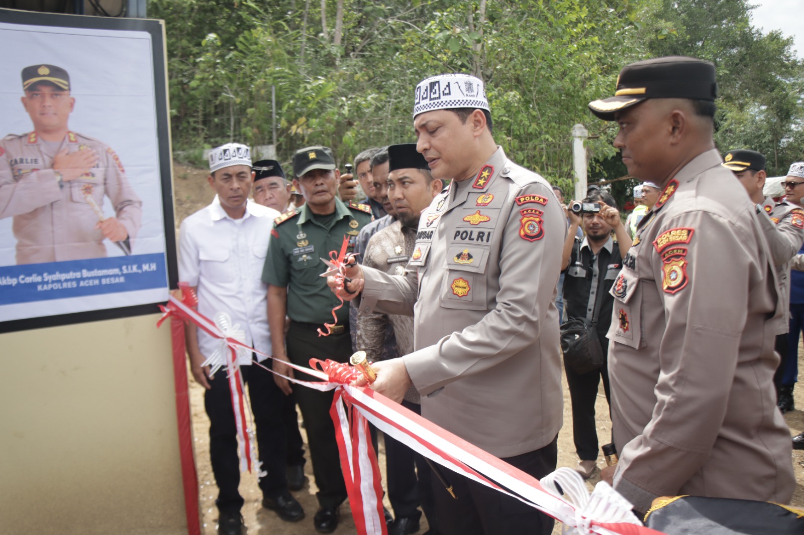 Kapolda Aceh Serahkan Sumur Bor untuk Kebutuhan Air Bersih Masyarakat di Aceh Besar