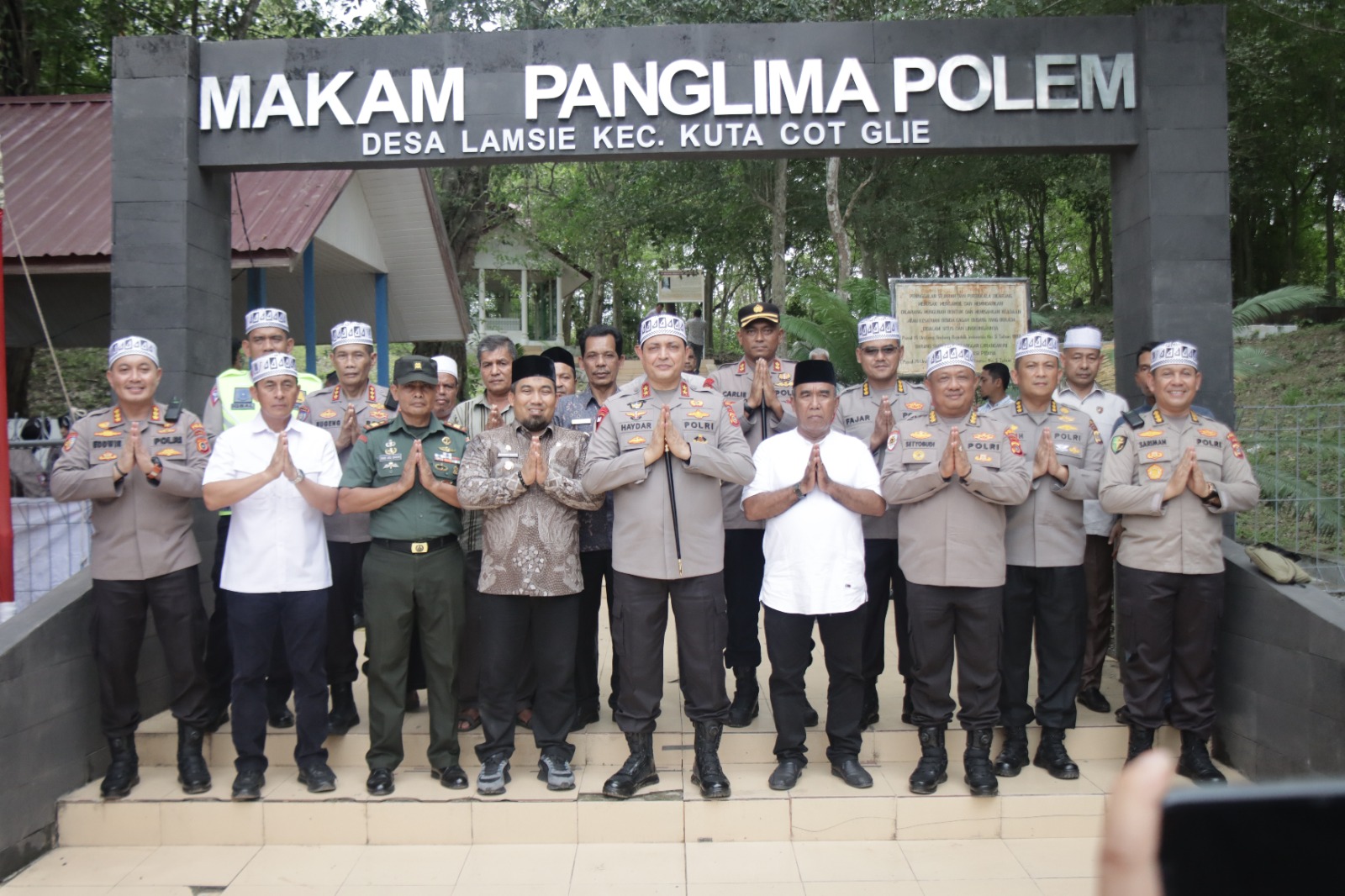 Kapolda Aceh Ziarah ke Makam Pahlawan Teuku Panglima Polem