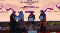 Guru Bahasa Inggris Aceh Menangkan Teacher Award TEFLIN 2023