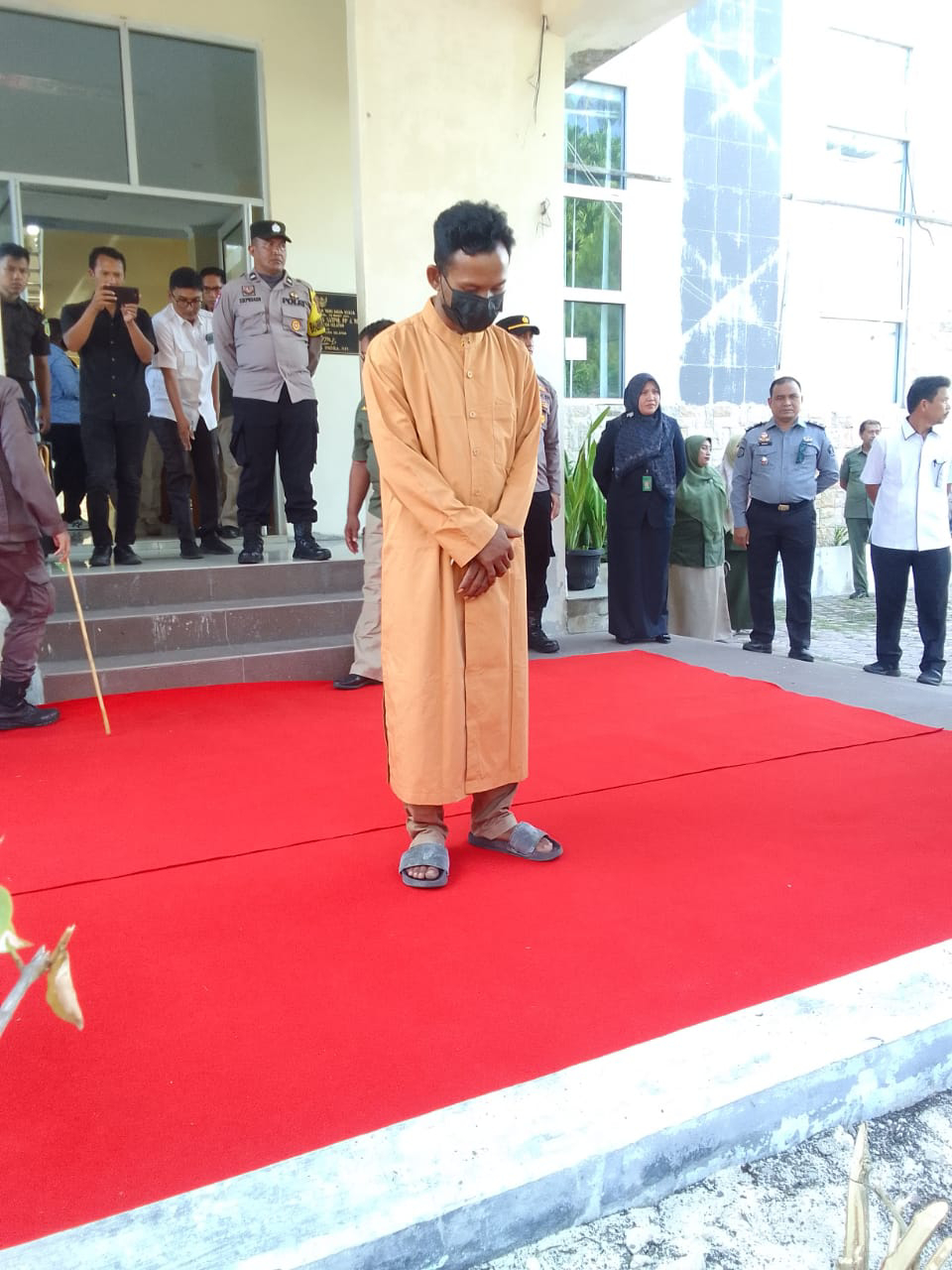 Sebanyak Lima Orang Warga Aceh Selatan Menjalani Eksekusi Cambuk