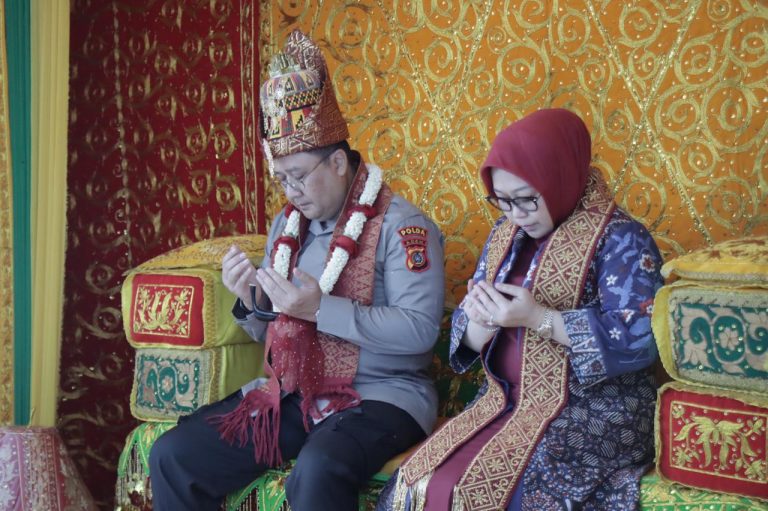 Tiba di Aceh, Irjen Achmad Kartiko Disambut Tari Ranup Lampuan