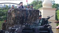 Purna Tugas, Irjen Ahmad Haydar Diantar TNI ke Mapolda Aceh Dengan Panser Anoa