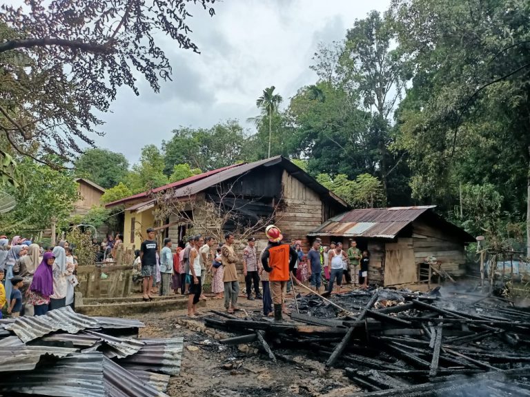 Diduga Arus Pendek, Dua Rumah di Aceh Besar Hangus Terbakar