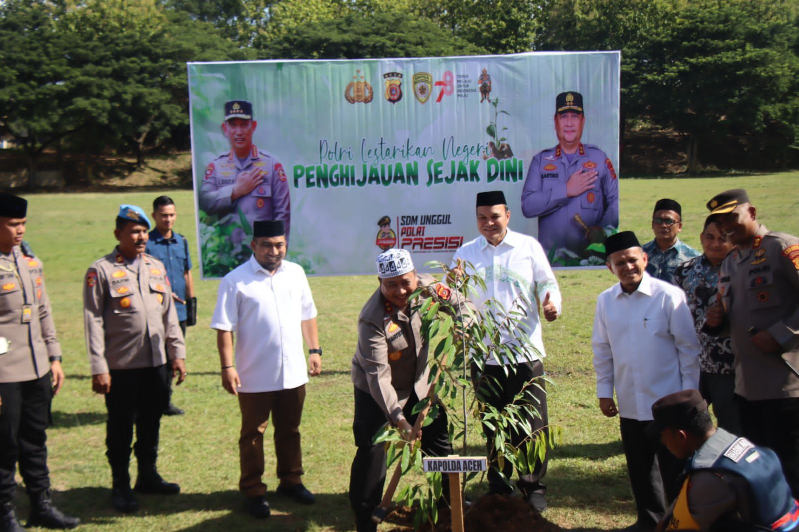 Lestarikan Negeri: Kapolda Aceh Tanam Pohon Frutikultur di Dayah Oemar Diyan