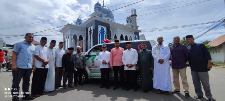 IKAL-FKUSU Serahkan Mobil Ambulance untuk Masjid Subulussalam Punge Blang Cut Banda Aceh