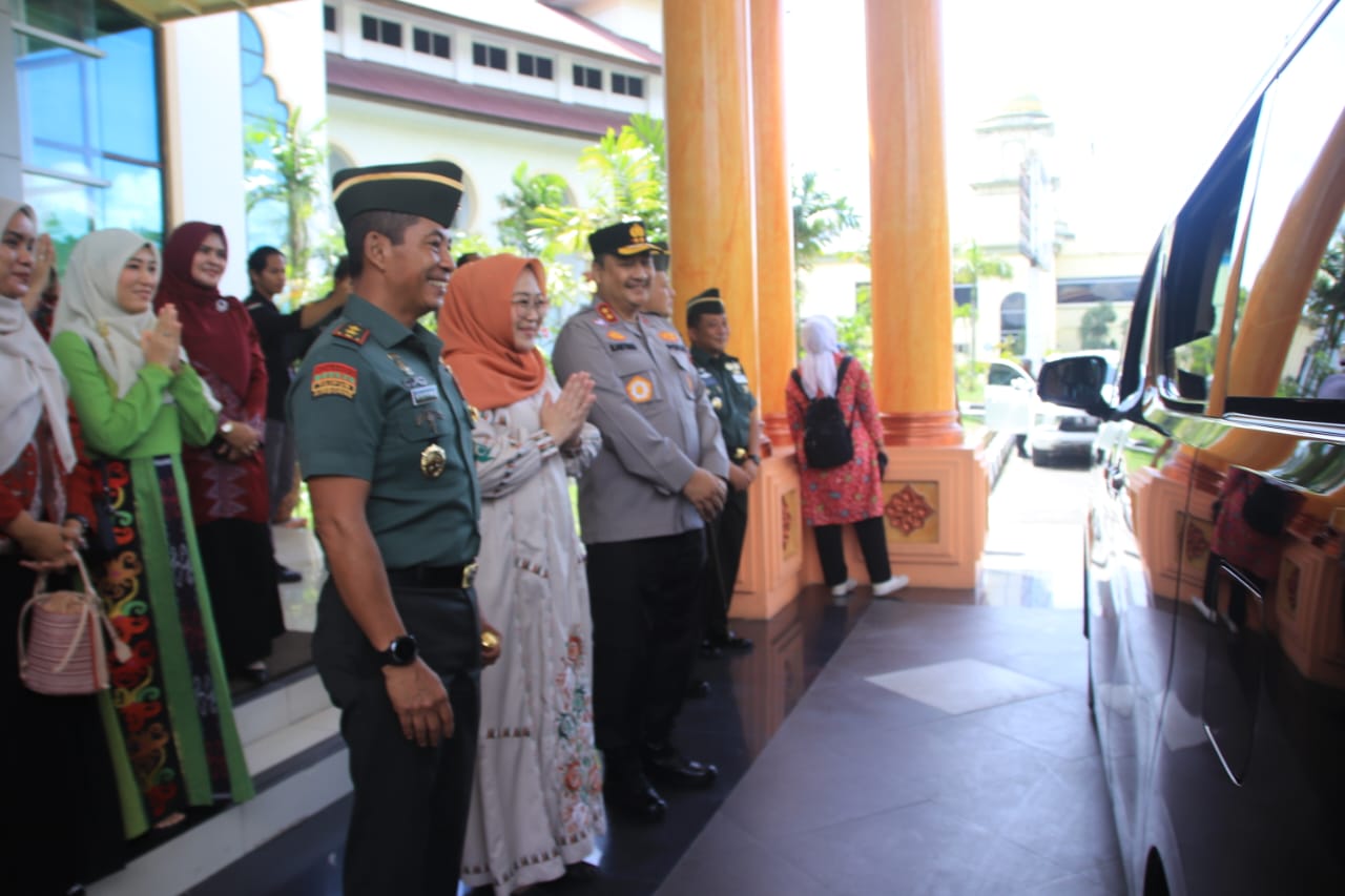 Kapolda Aceh beserta Bhayangkari Sambut Kedatangan Ketum Persit KCK